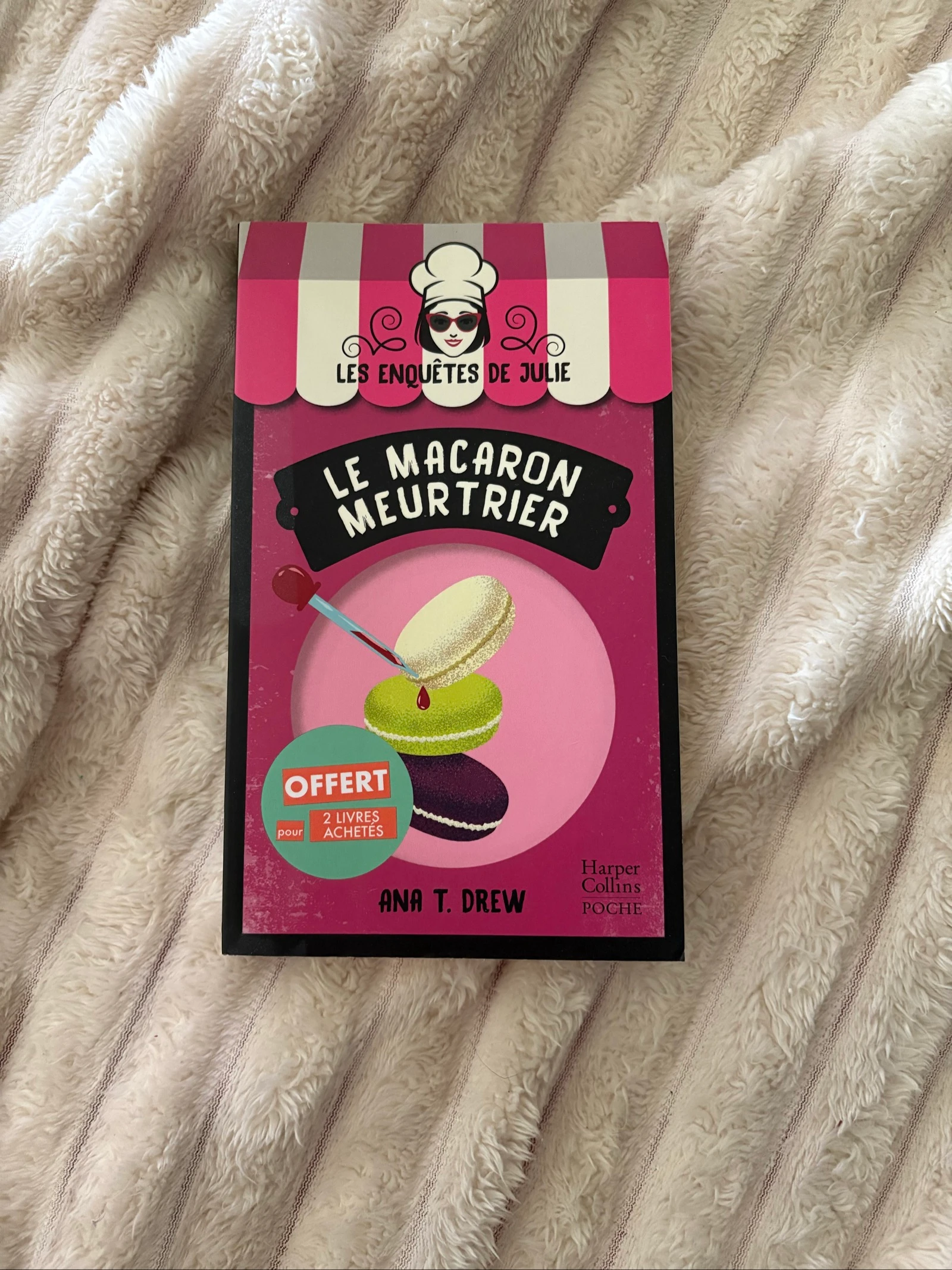Livre « Le macaron meurtrier - Les enquêtes de Julie » - Ana T. Drew